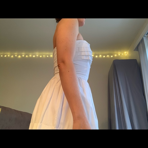 DONATED 🌸 Layered strapless white fit and flare dress - Picture 4 of 8